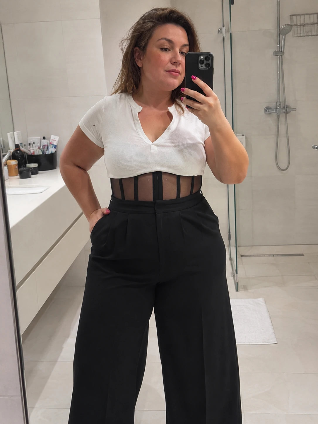 Cliente portant le corset sculptant Arlaya