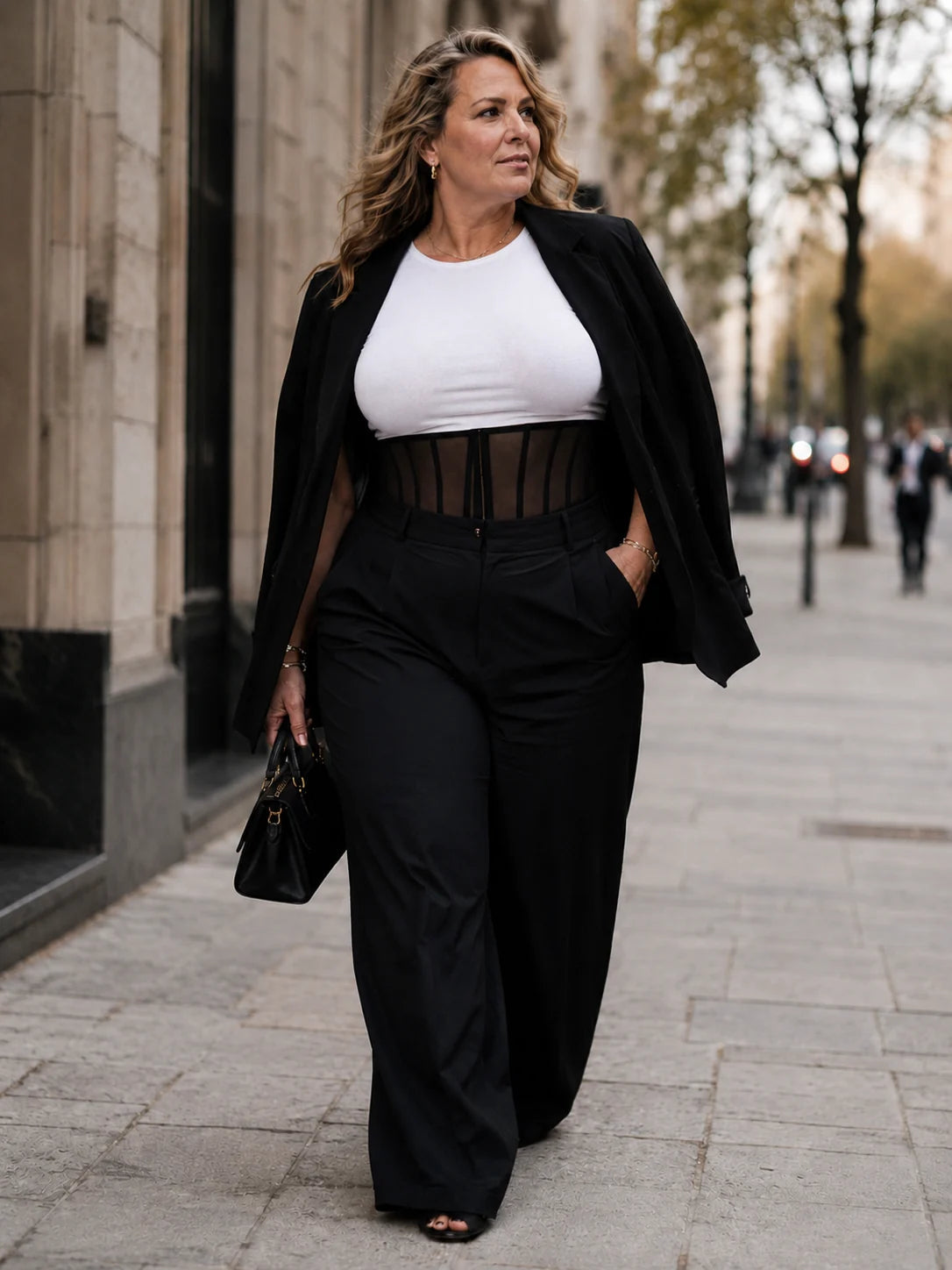 Cliente portant le corset sculptant Arlaya